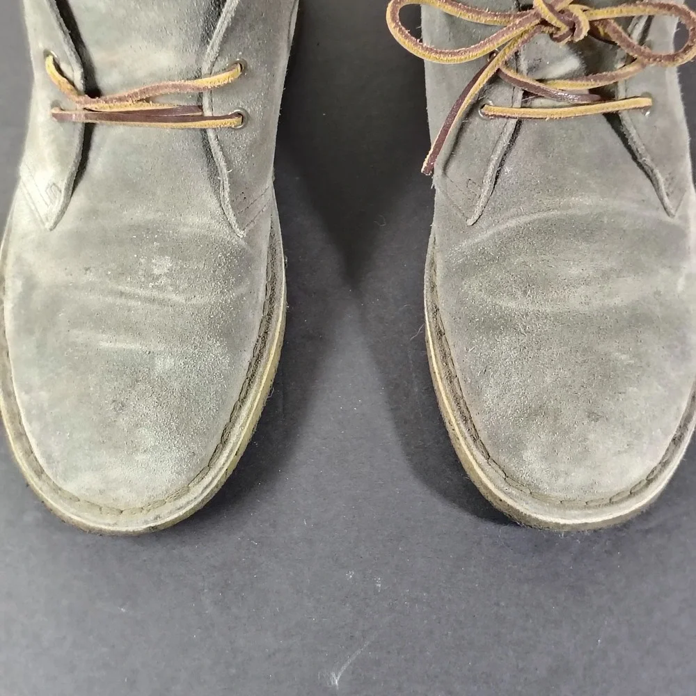 Clarks Desert Boots Mens 7.5 Grey Suede Crepe Sole Chukka Boots 13292